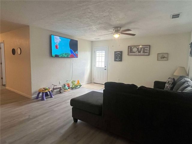 100 4343p Lane, Clinton, MO 64735