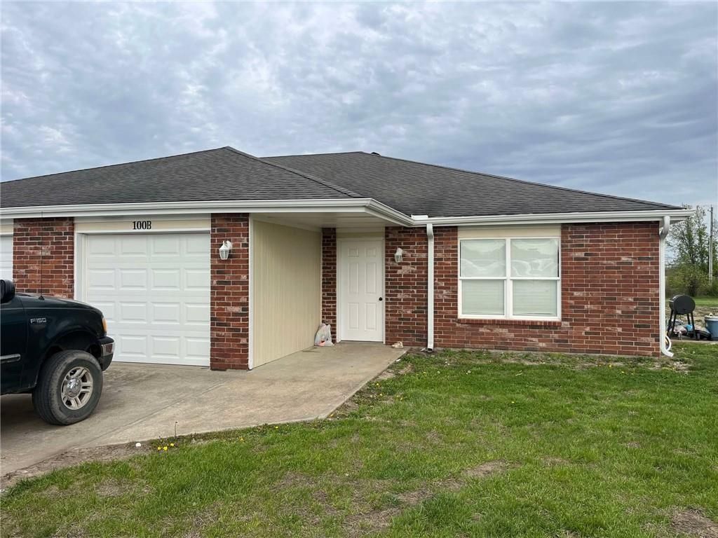100 4343p Lane, Clinton, MO 64735