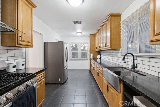 718 S Poinsettia, Compton, CA 90221