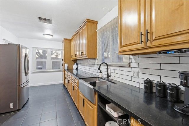 718 S Poinsettia, Compton, CA 90221