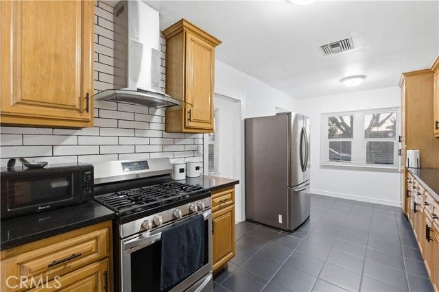 718 S Poinsettia, Compton, CA 90221