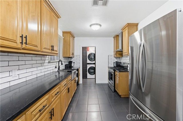 718 S Poinsettia, Compton, CA 90221