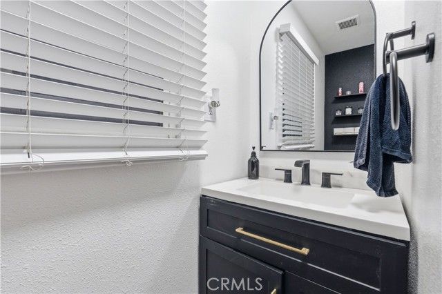 718 S Poinsettia, Compton, CA 90221