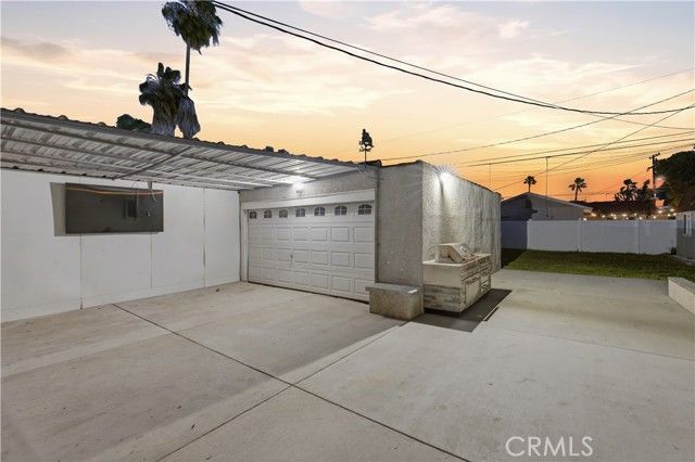 718 S Poinsettia, Compton, CA 90221