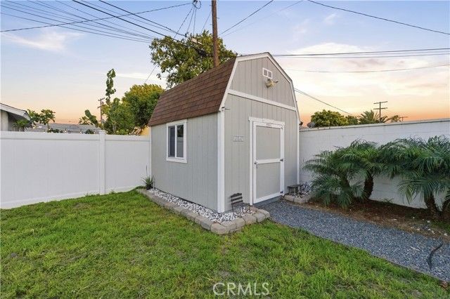 718 S Poinsettia, Compton, CA 90221