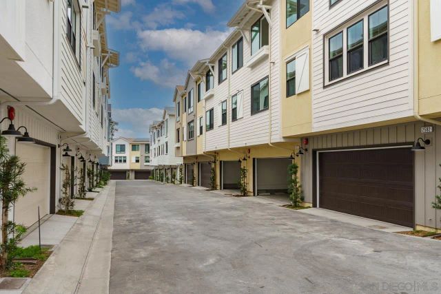 2564 Delphinium Ln, Carlsbad, CA 92008