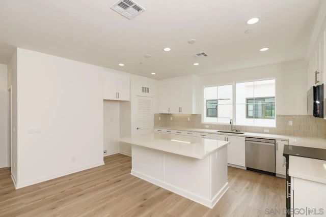 2564 Delphinium Ln, Carlsbad, CA 92008