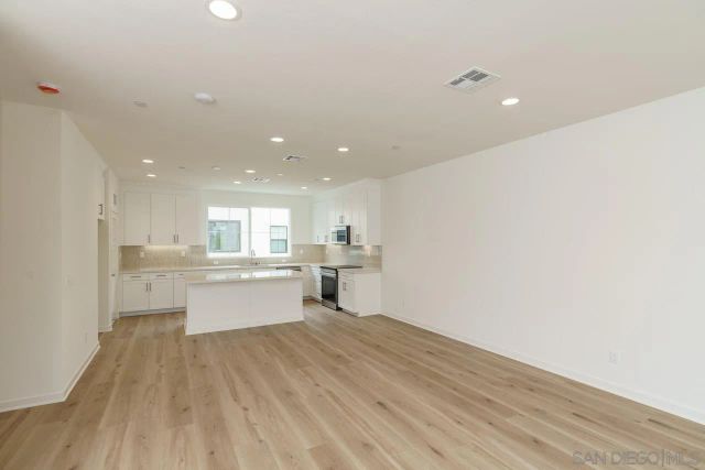 2564 Delphinium Ln, Carlsbad, CA 92008