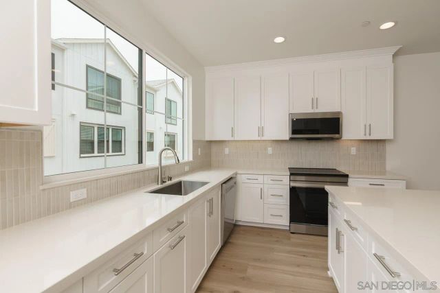 2564 Delphinium Ln, Carlsbad, CA 92008