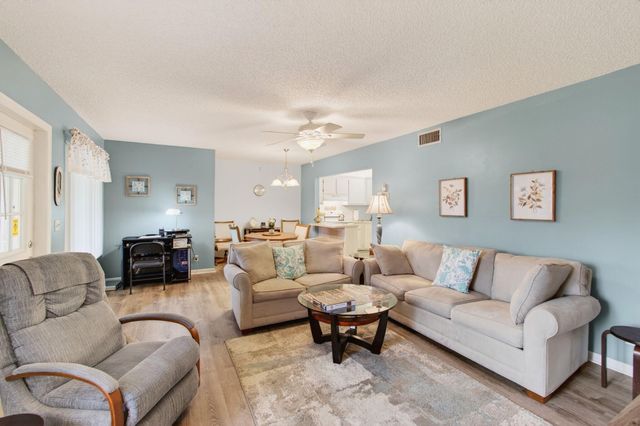 405 Pine Glen Lane D-2, Greenacres, FL 33463