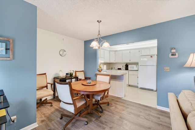 405 Pine Glen Lane D-2, Greenacres, FL 33463