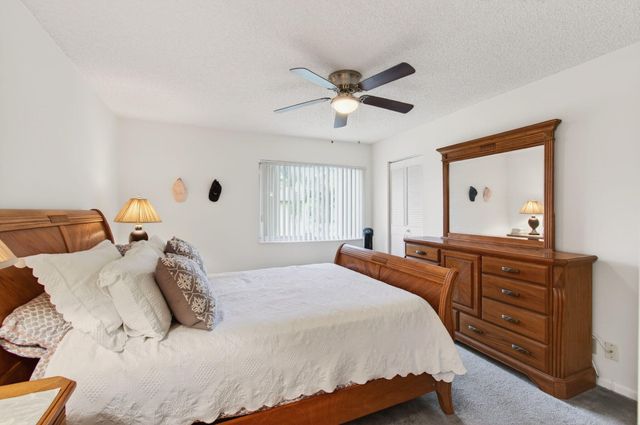 405 Pine Glen Lane D-2, Greenacres, FL 33463