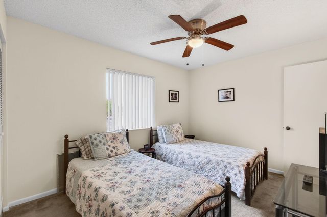 405 Pine Glen Lane D-2, Greenacres, FL 33463