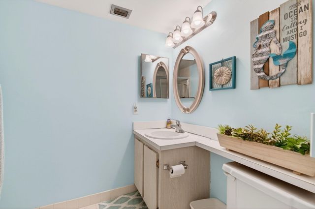 405 Pine Glen Lane D-2, Greenacres, FL 33463