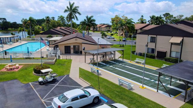 405 Pine Glen Lane D-2, Greenacres, FL 33463