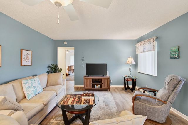 405 Pine Glen Lane D-2, Greenacres, FL 33463