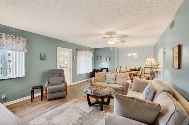 405 Pine Glen Lane D-2, Greenacres, FL 33463