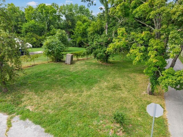 900 Moayon, Hopkinsville, KY 42240