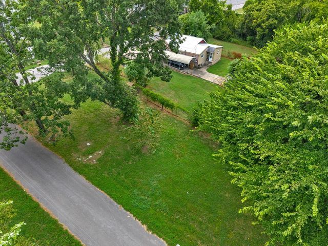 900 Moayon, Hopkinsville, KY 42240