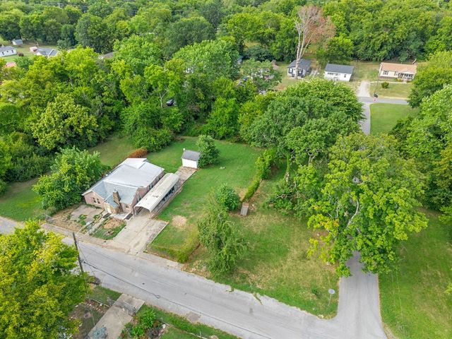 900 Moayon, Hopkinsville, KY 42240