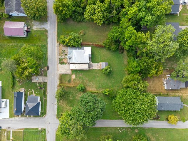 900 Moayon, Hopkinsville, KY 42240