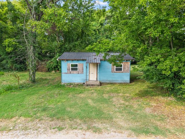 900 Moayon, Hopkinsville, KY 42240