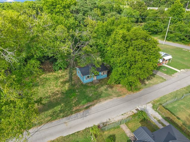 900 Moayon, Hopkinsville, KY 42240