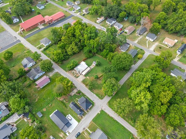 900 Moayon, Hopkinsville, KY 42240