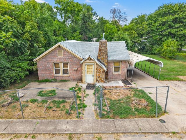 900 Moayon, Hopkinsville, KY 42240