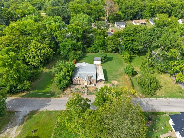 900 Moayon, Hopkinsville, KY 42240