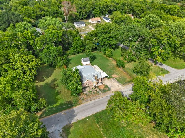 900 Moayon, Hopkinsville, KY 42240