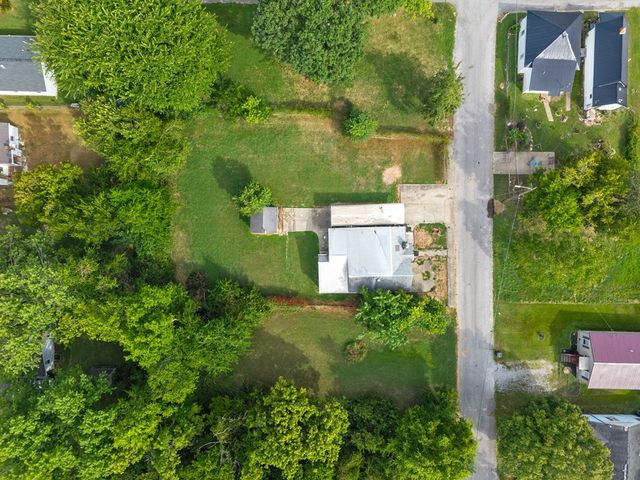 900 Moayon, Hopkinsville, KY 42240