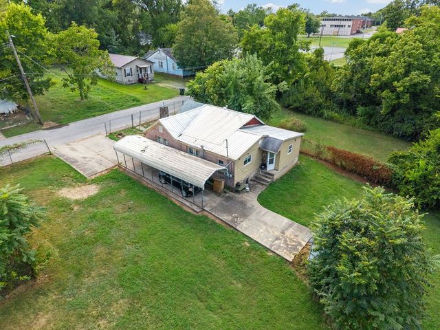 900 Moayon, Hopkinsville, KY 42240