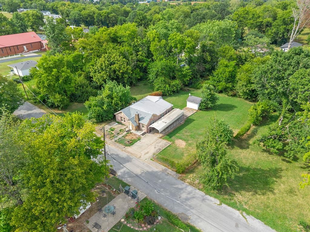 900 Moayon, Hopkinsville, KY 42240