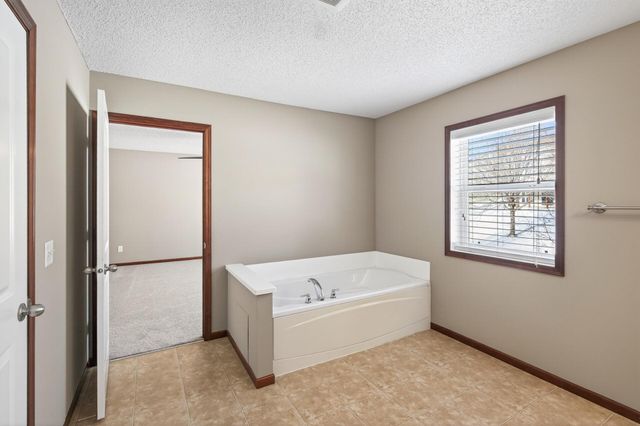 2313 Woodcrest Drive, Woodbury, MN 55129