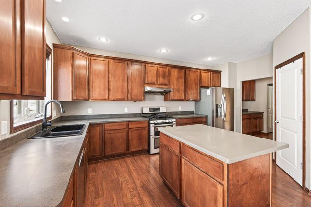 2313 Woodcrest Drive, Woodbury, MN 55129