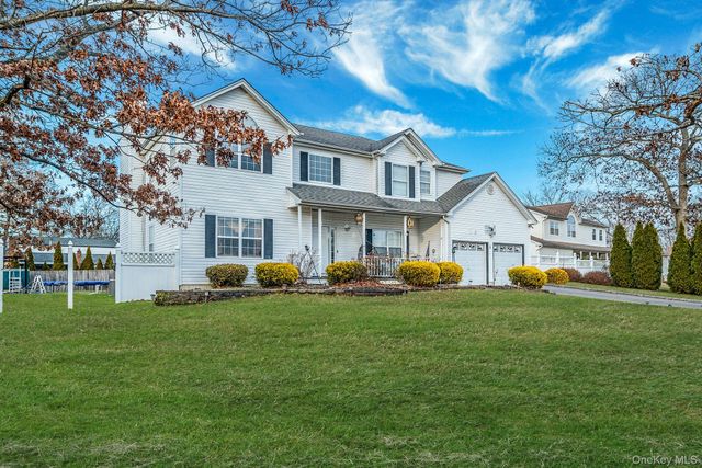 3 Liberty Place, Coram, NY 11727