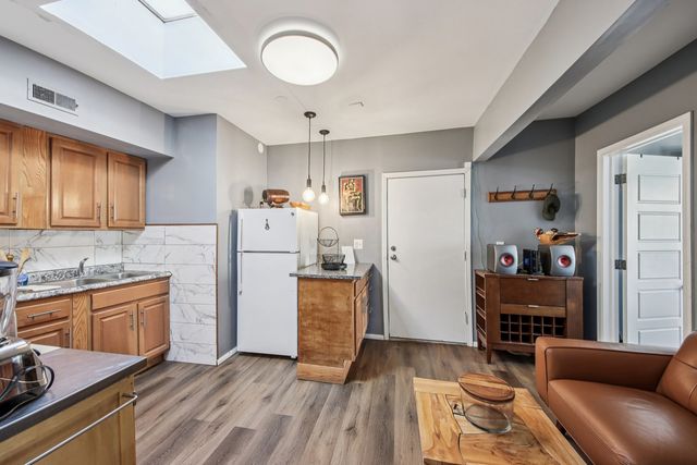 5039 W Diversey Avenue, Chicago, IL 60639