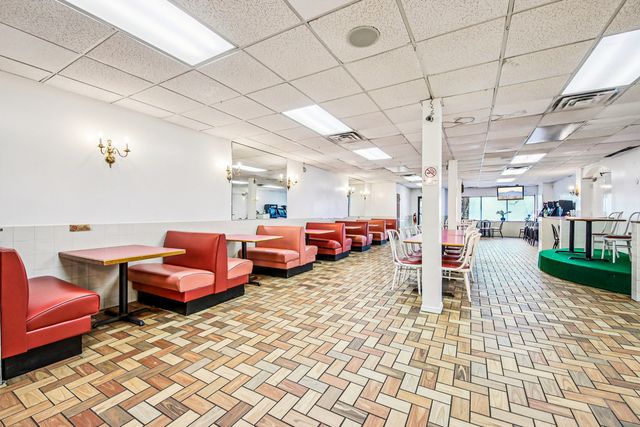 5039 W Diversey Avenue, Chicago, IL 60639