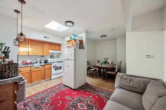 5039 W Diversey Avenue, Chicago, IL 60639