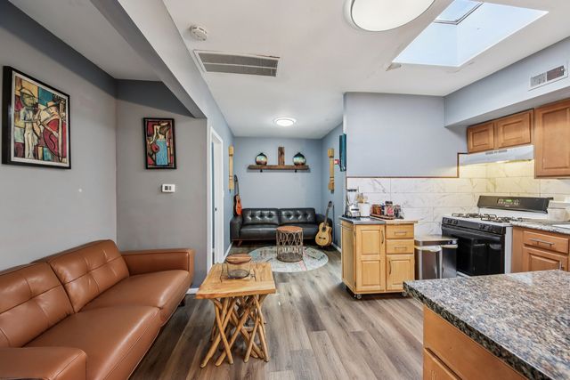 5039 W Diversey Avenue, Chicago, IL 60639