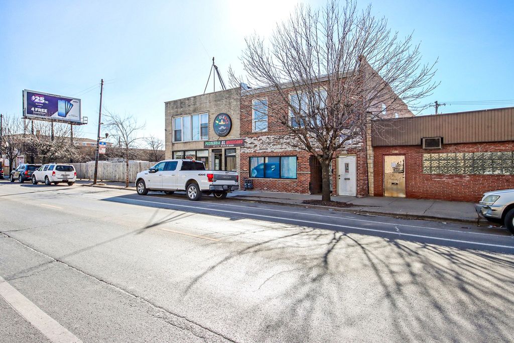 5039 W Diversey Avenue, Chicago, IL 60639