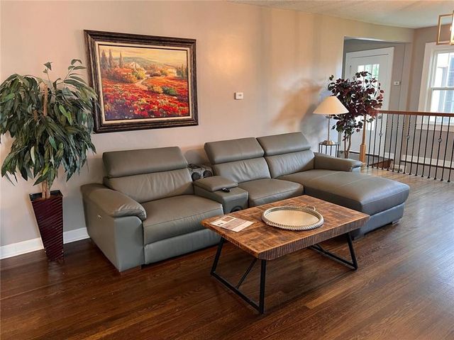 4901 Antioch Road, Overland Park, KS 66203