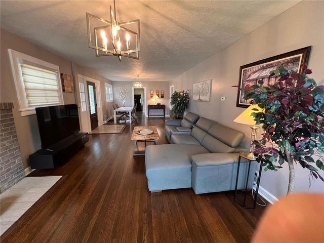 4901 Antioch Road, Overland Park, KS 66203