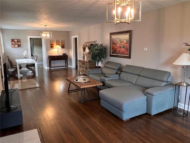 4901 Antioch Road, Overland Park, KS 66203