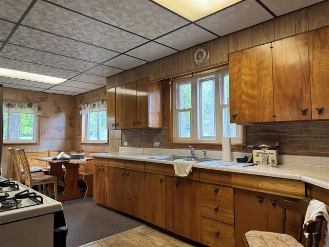 734 N Hawley Drive, Coldwater, MI 49036