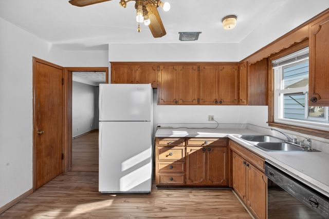 1592 Hoyt Avenue E, Saint Paul, MN 55106