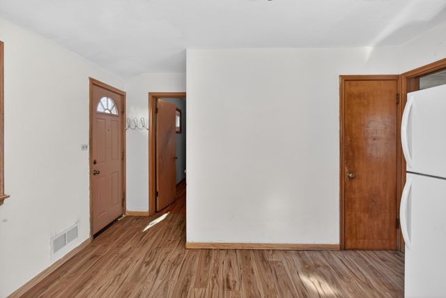 1592 Hoyt Avenue E, Saint Paul, MN 55106