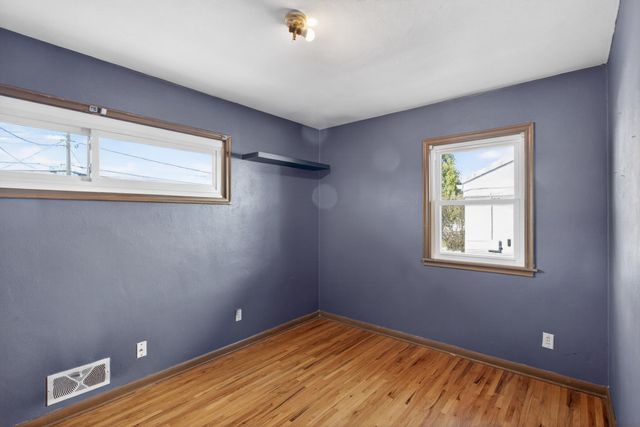 1592 Hoyt Avenue E, Saint Paul, MN 55106