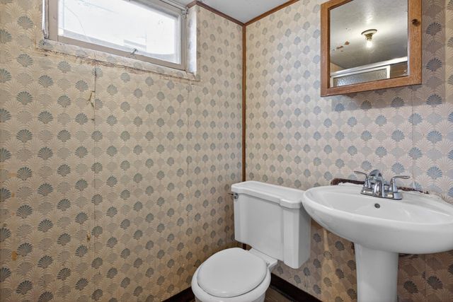 1592 Hoyt Avenue E, Saint Paul, MN 55106